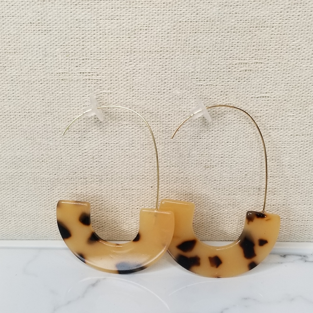 NEW Acrylic Cream Tortoise Wire Hoop Drop Earrings